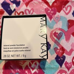 New Mary Kay Product. Mineral Powder Foundation. Ivory 0.5